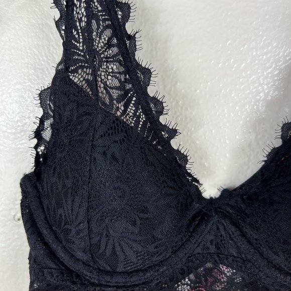 PINK by Victoria's Secret Black Padded Lightly Lined Lace Halter Bralette Size X - Picture 2 of 8